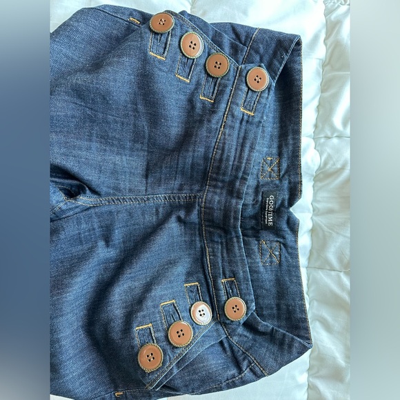 Elegant Dark Blue Flare Jeans with Button Accents - Picture 2 of 3